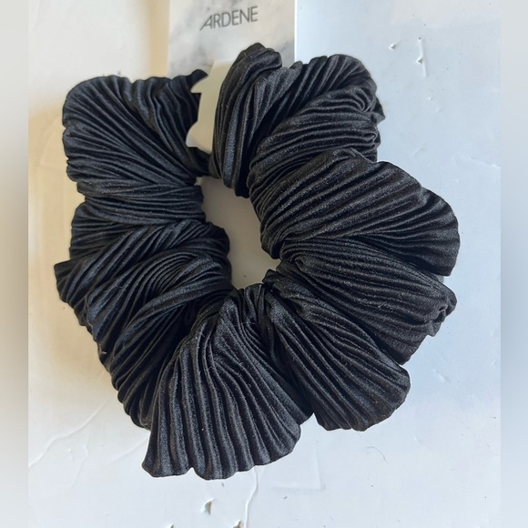 Set of 2 Hair Scrunchies - 1 Towel Scrunchie (Pre-Owned), 1 Reg Scrunchie (New) - Picture 10 of 13